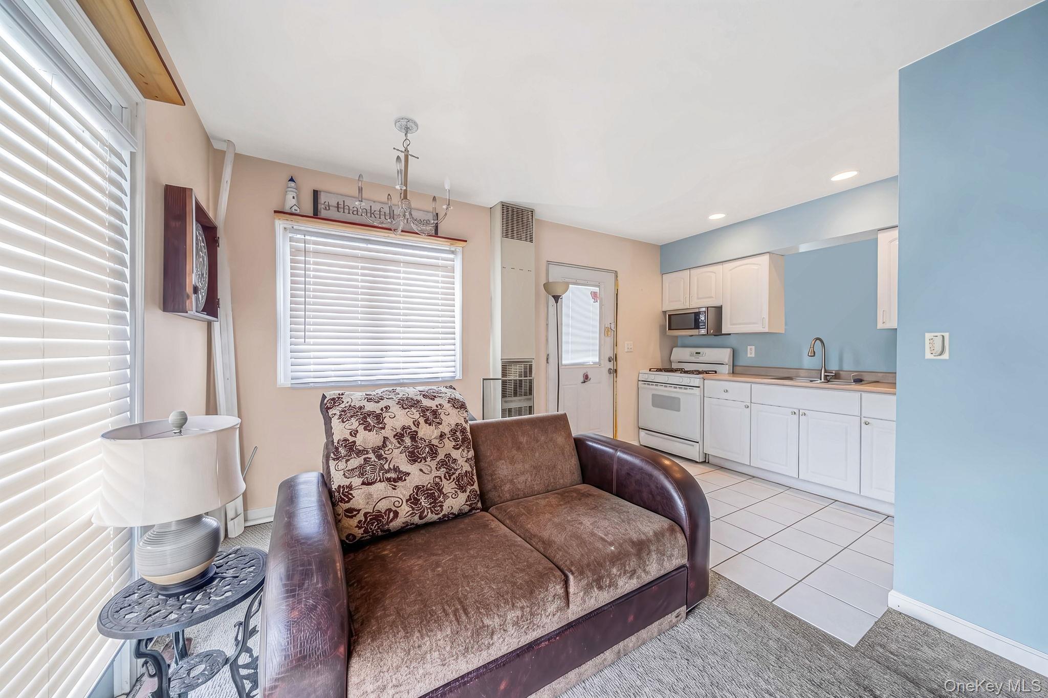Single Family Mowbray Avenue  Suffolk County, NY 11706, MLS-1035730-36