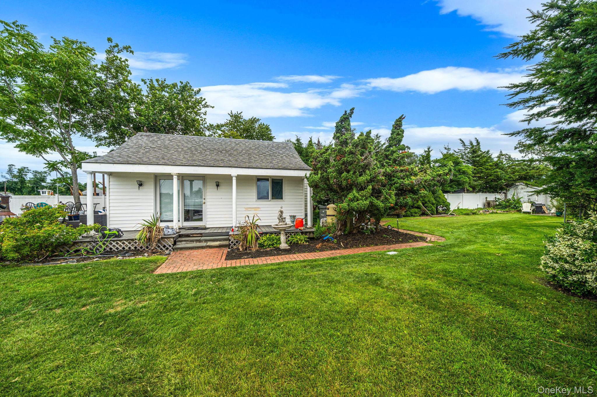Single Family Mowbray Avenue  Suffolk County, NY 11706, MLS-1035730-44