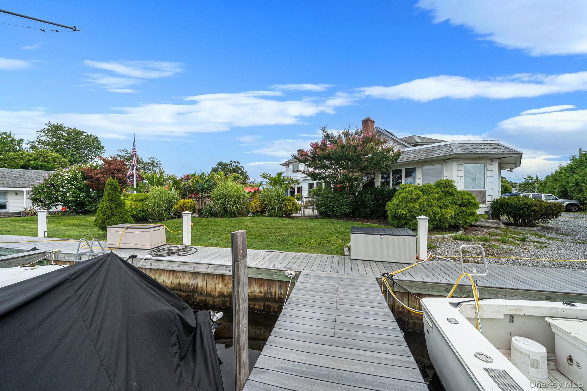 Single Family Mowbray Avenue  Suffolk County, NY 11706, MLS-1035730-46
