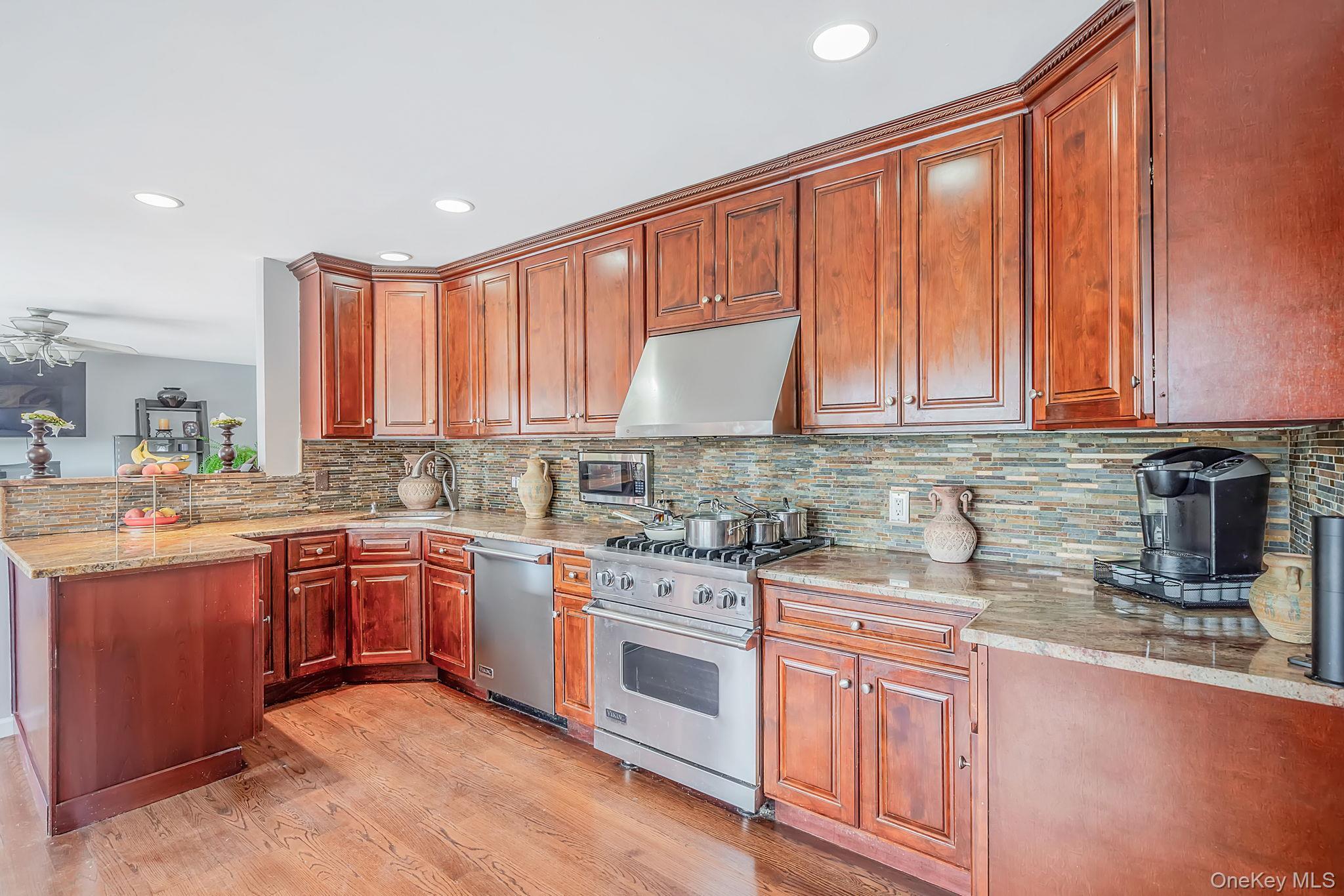 Single Family Mowbray Avenue  Suffolk County, NY 11706, MLS-1035730-7