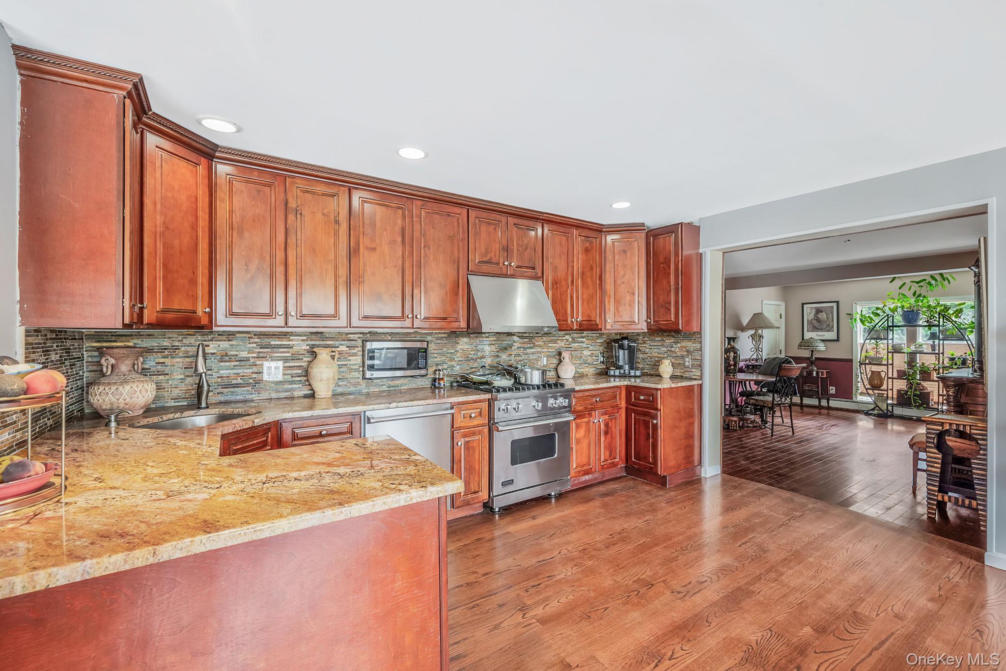 Single Family Mowbray Avenue  Suffolk County, NY 11706, MLS-1035730-8