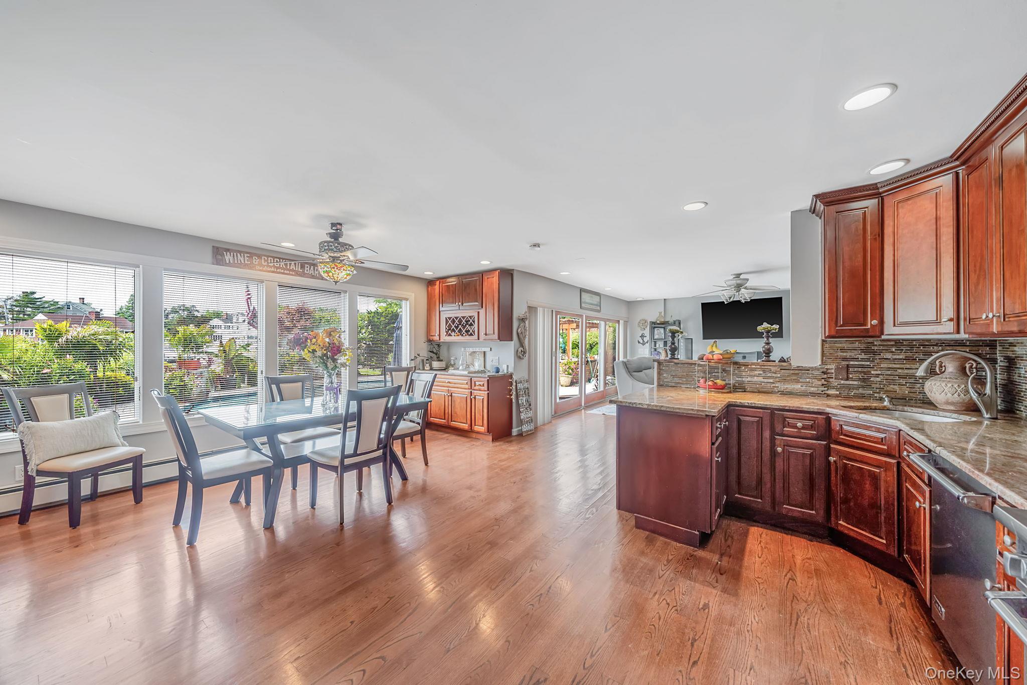 Single Family Mowbray Avenue  Suffolk County, NY 11706, MLS-1035730-9