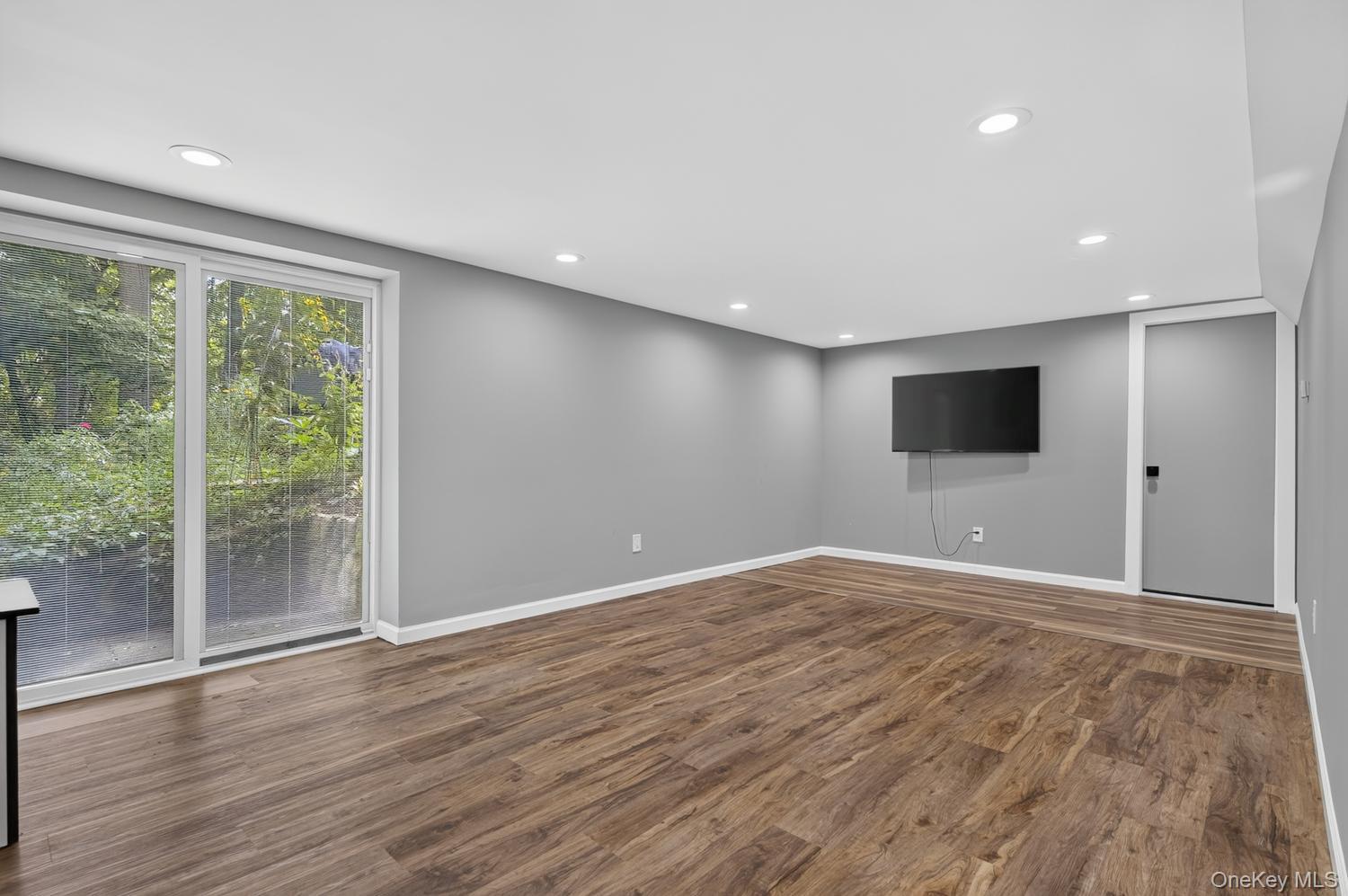 Single Family Rochester Court Suffolk County, NY 11743, MLS-1035752-14