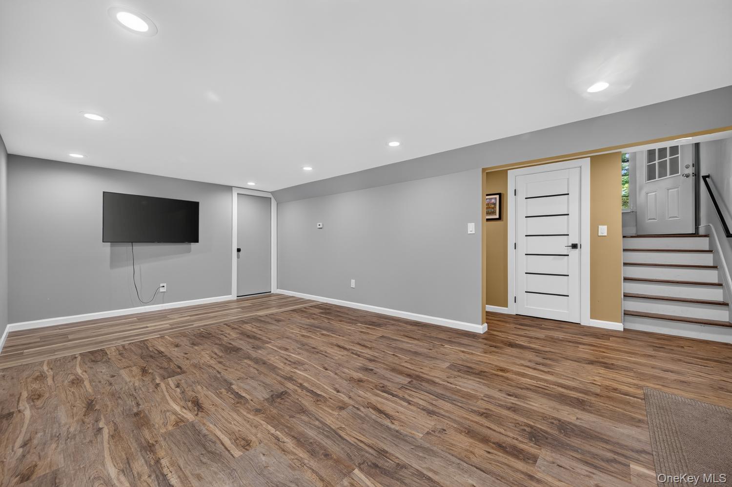 Single Family Rochester Court Suffolk County, NY 11743, MLS-1035752-15