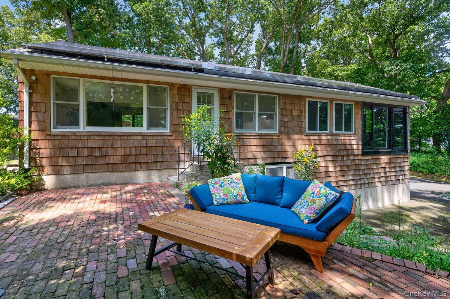 Single Family Rochester Court Suffolk County, NY 11743, MLS-1035752-18