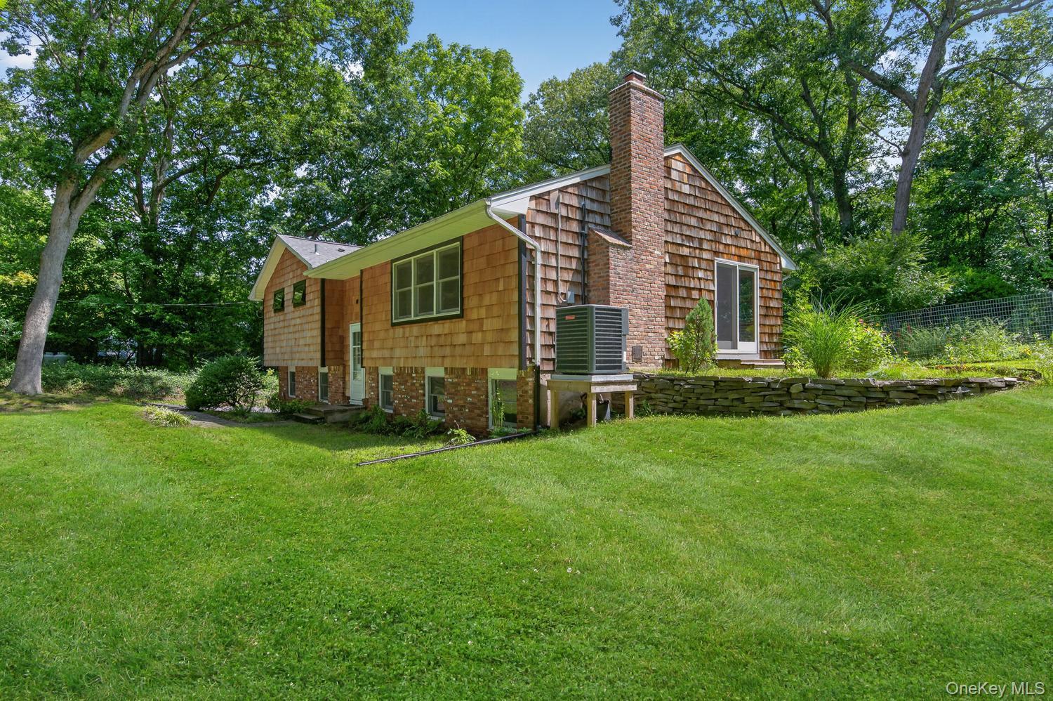 Single Family Rochester Court Suffolk County, NY 11743, MLS-1035752-19