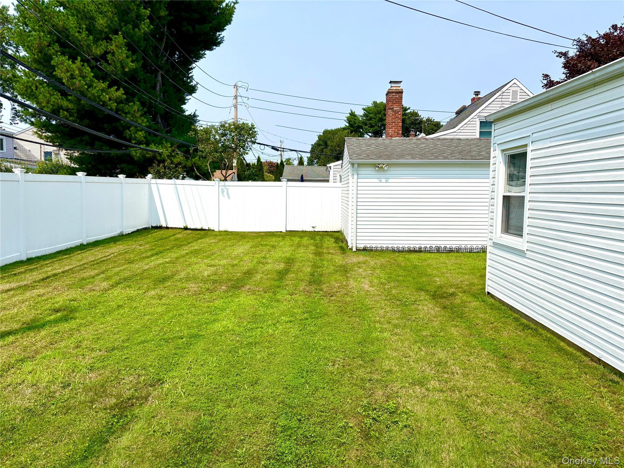 Single Family Heather Lane Nassau County, NY 11756, MLS-1035768-17