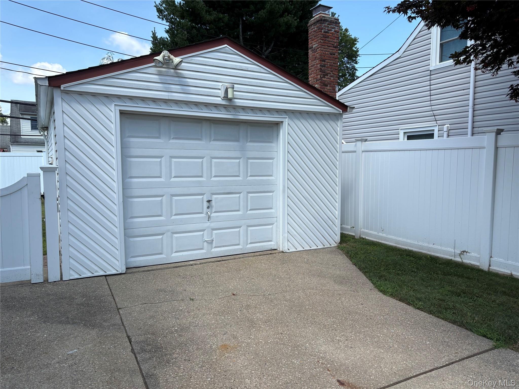 Single Family Heather Lane Nassau County, NY 11756, MLS-1035768-2