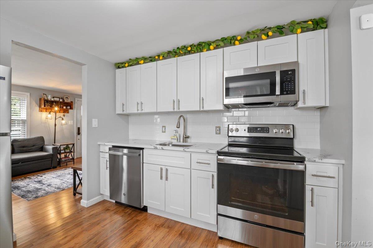 Single Family Peters Boulevard Suffolk County, NY 11706, MLS-1035792-15