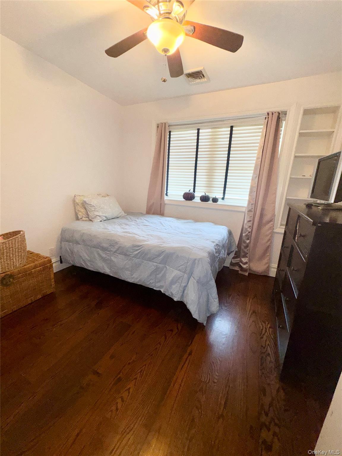 Single Family King Avenue Bronx, NY 10464, MLS-1035845-15
