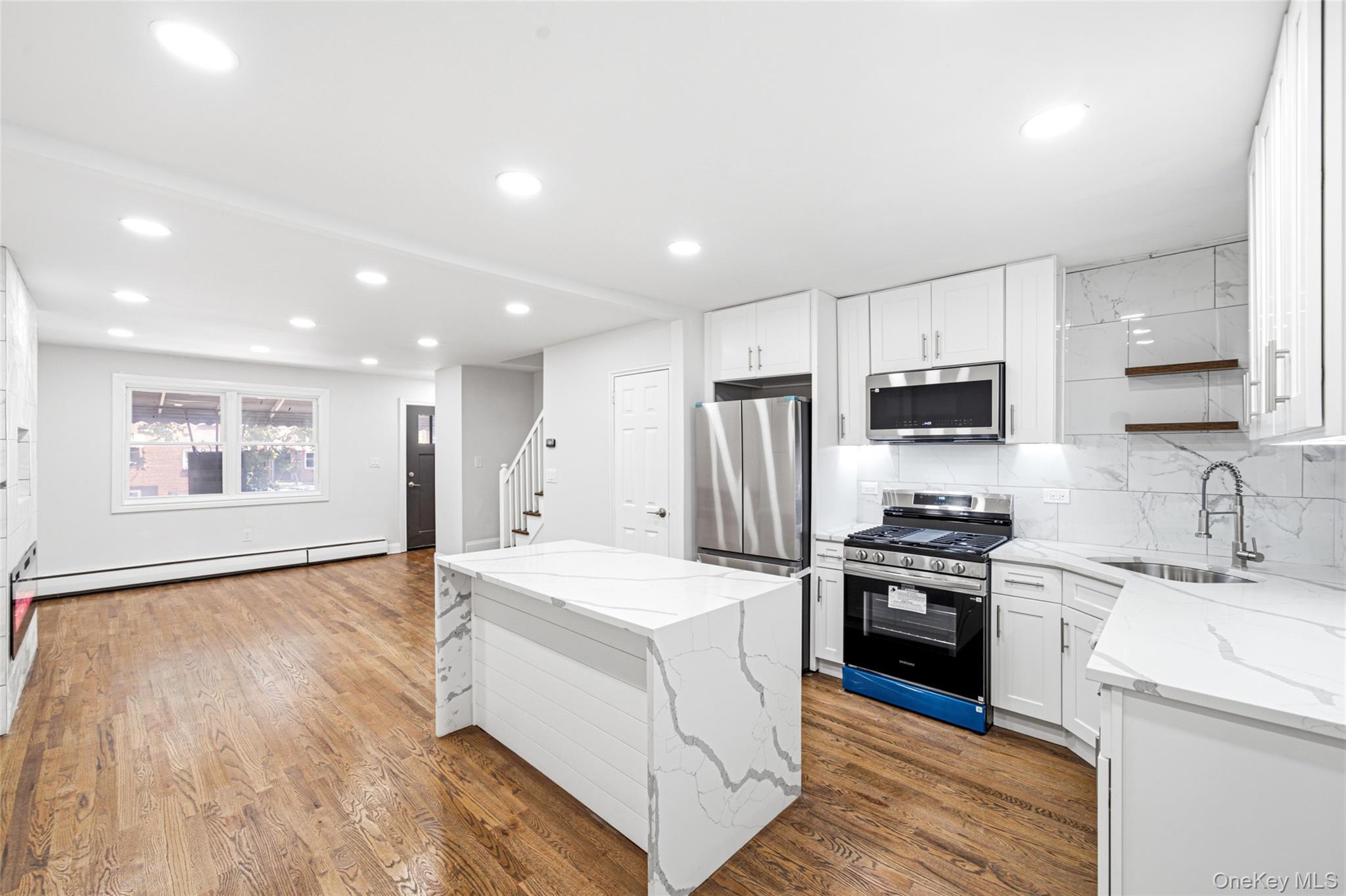 Single Family E 230th Street Bronx, NY 10466, MLS-1035873-14
