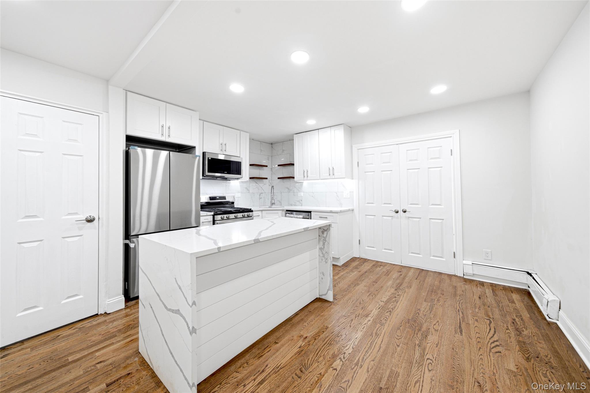 Single Family E 230th Street Bronx, NY 10466, MLS-1035873-15