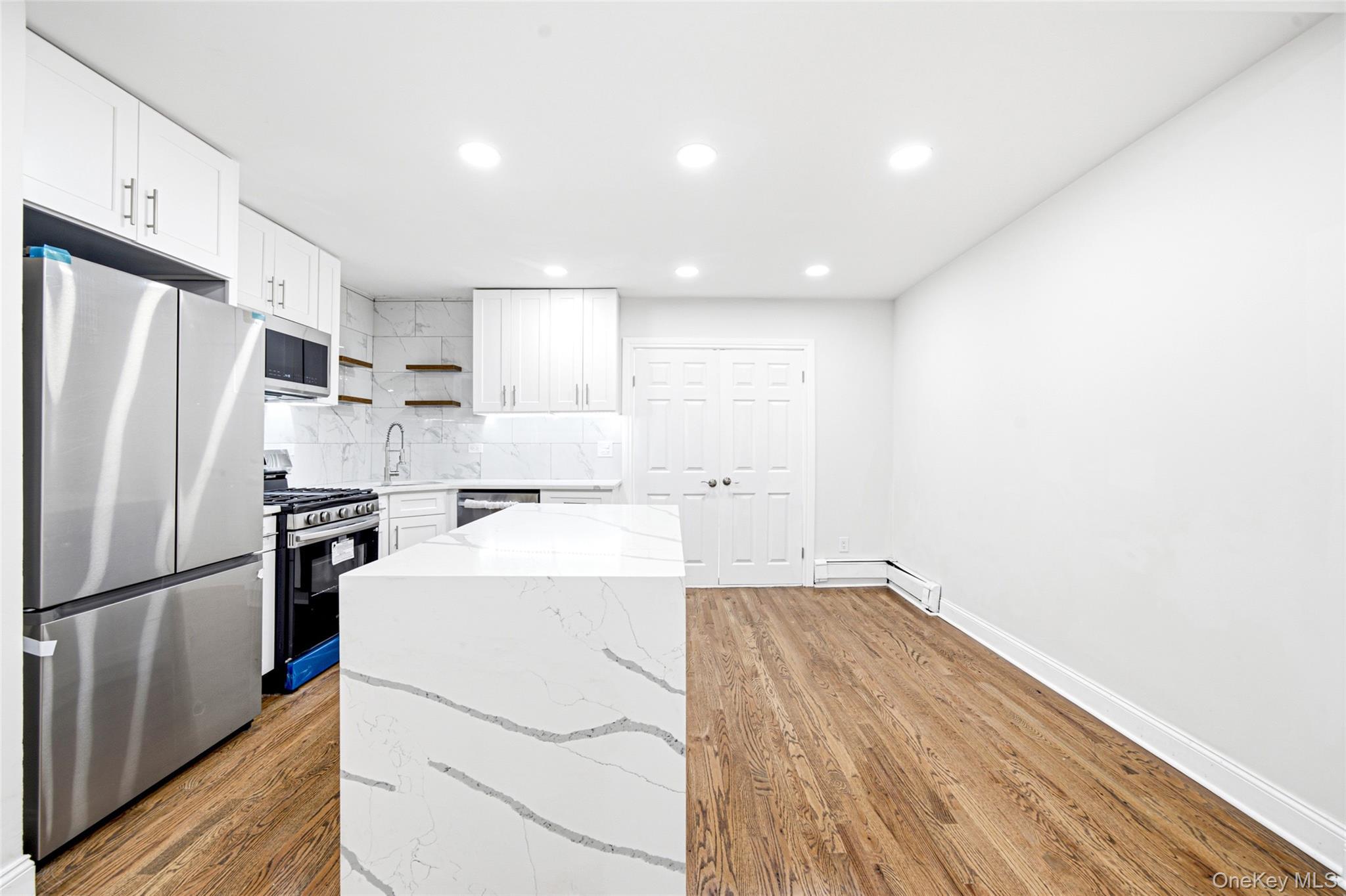Single Family E 230th Street Bronx, NY 10466, MLS-1035873-16