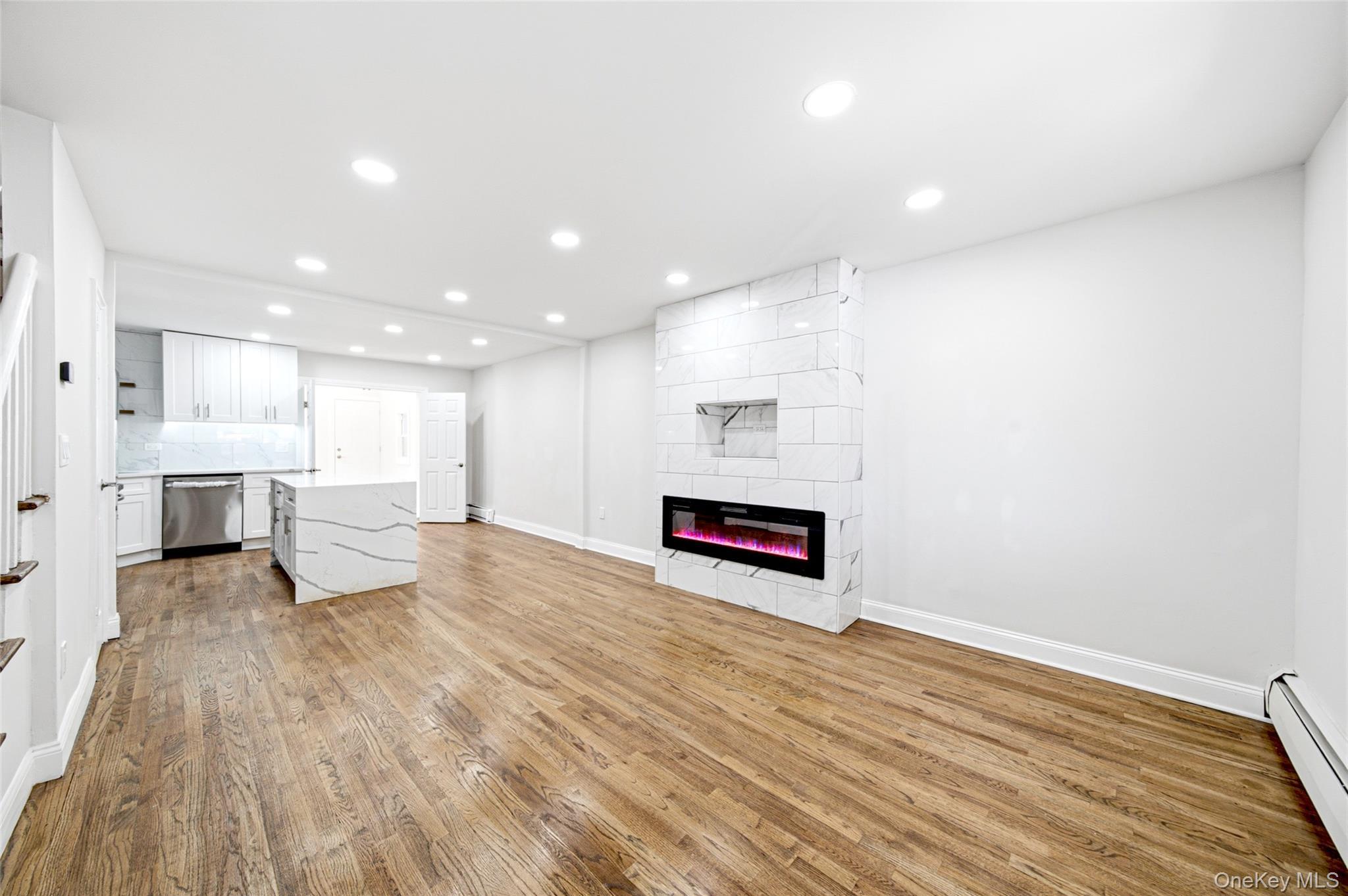 Single Family E 230th Street Bronx, NY 10466, MLS-1035873-17