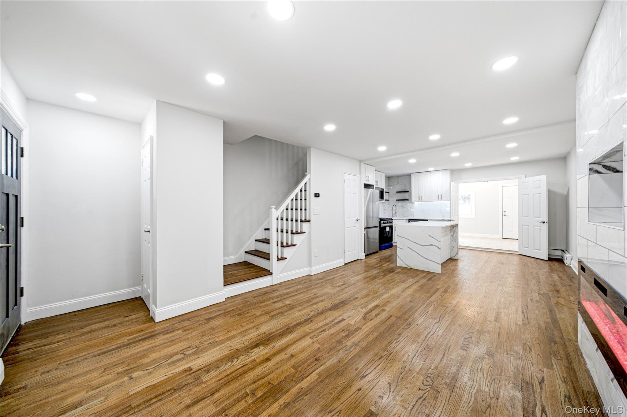 Single Family E 230th Street Bronx, NY 10466, MLS-1035873-18