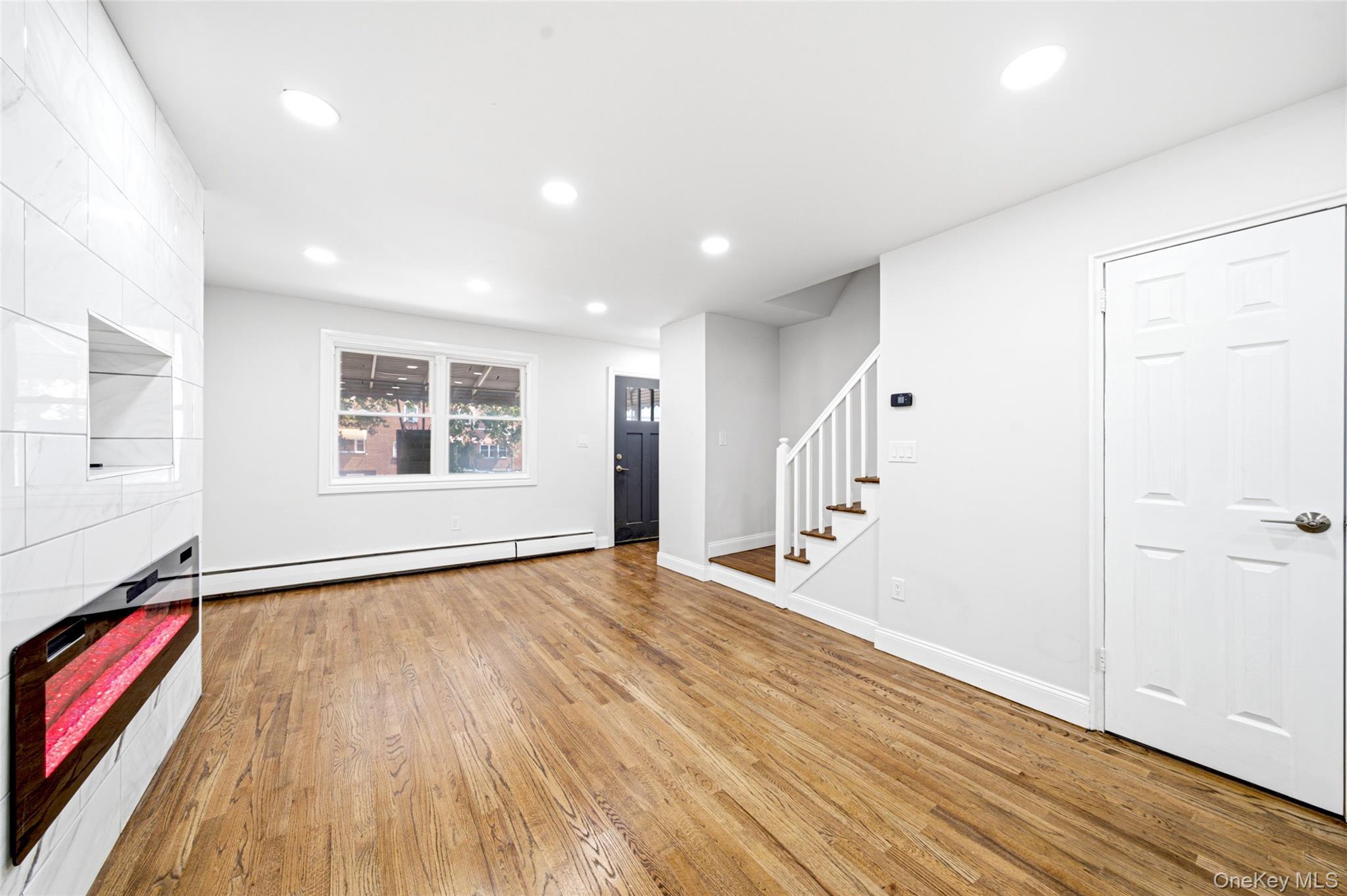 Single Family E 230th Street Bronx, NY 10466, MLS-1035873-19