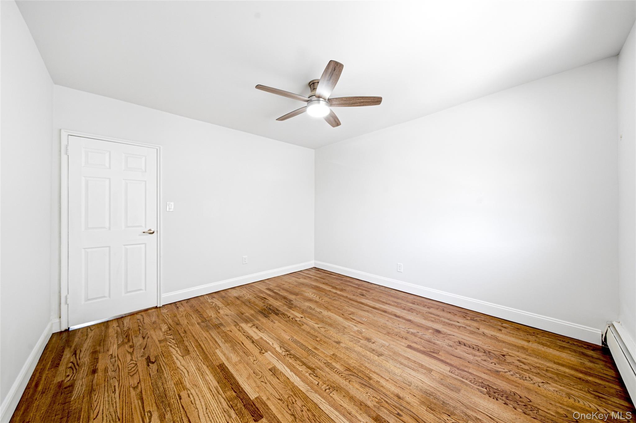 Single Family E 230th Street Bronx, NY 10466, MLS-1035873-23