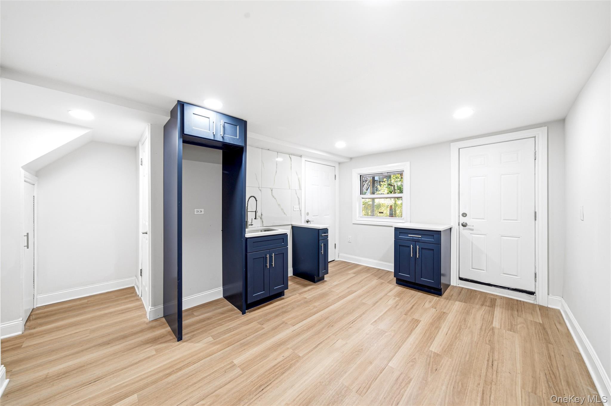 Single Family E 230th Street Bronx, NY 10466, MLS-1035873-28