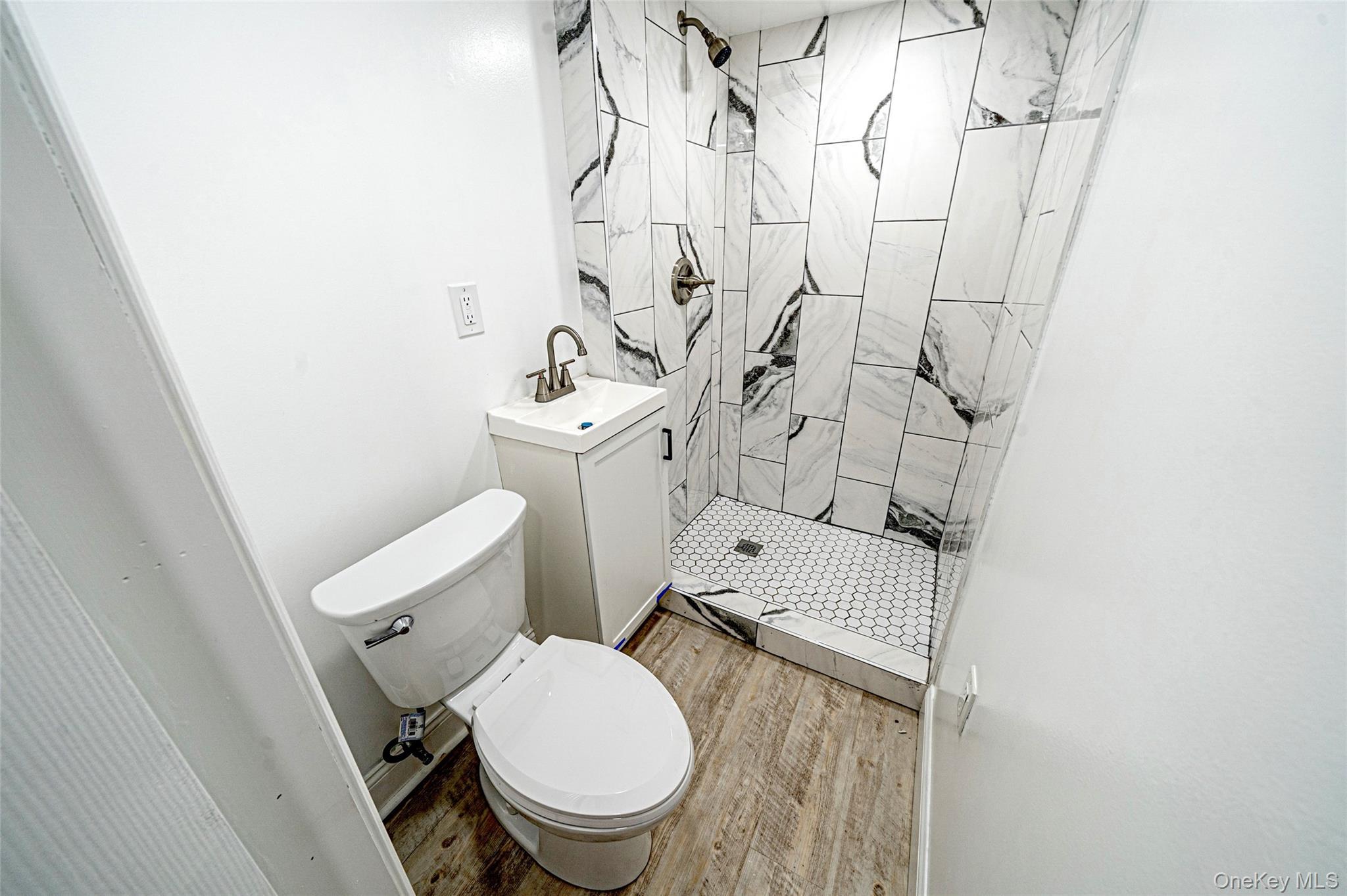 Single Family E 230th Street Bronx, NY 10466, MLS-1035873-30