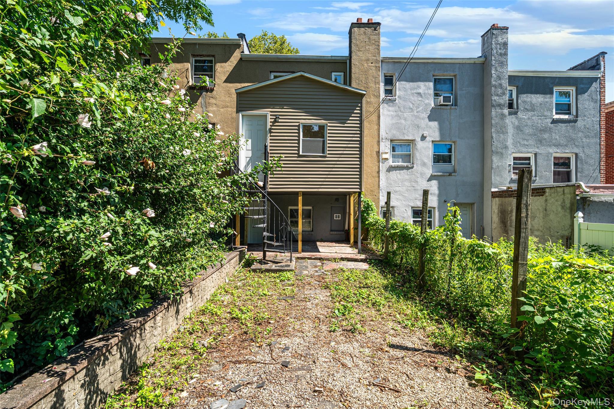 Single Family E 230th Street Bronx, NY 10466, MLS-1035873-33