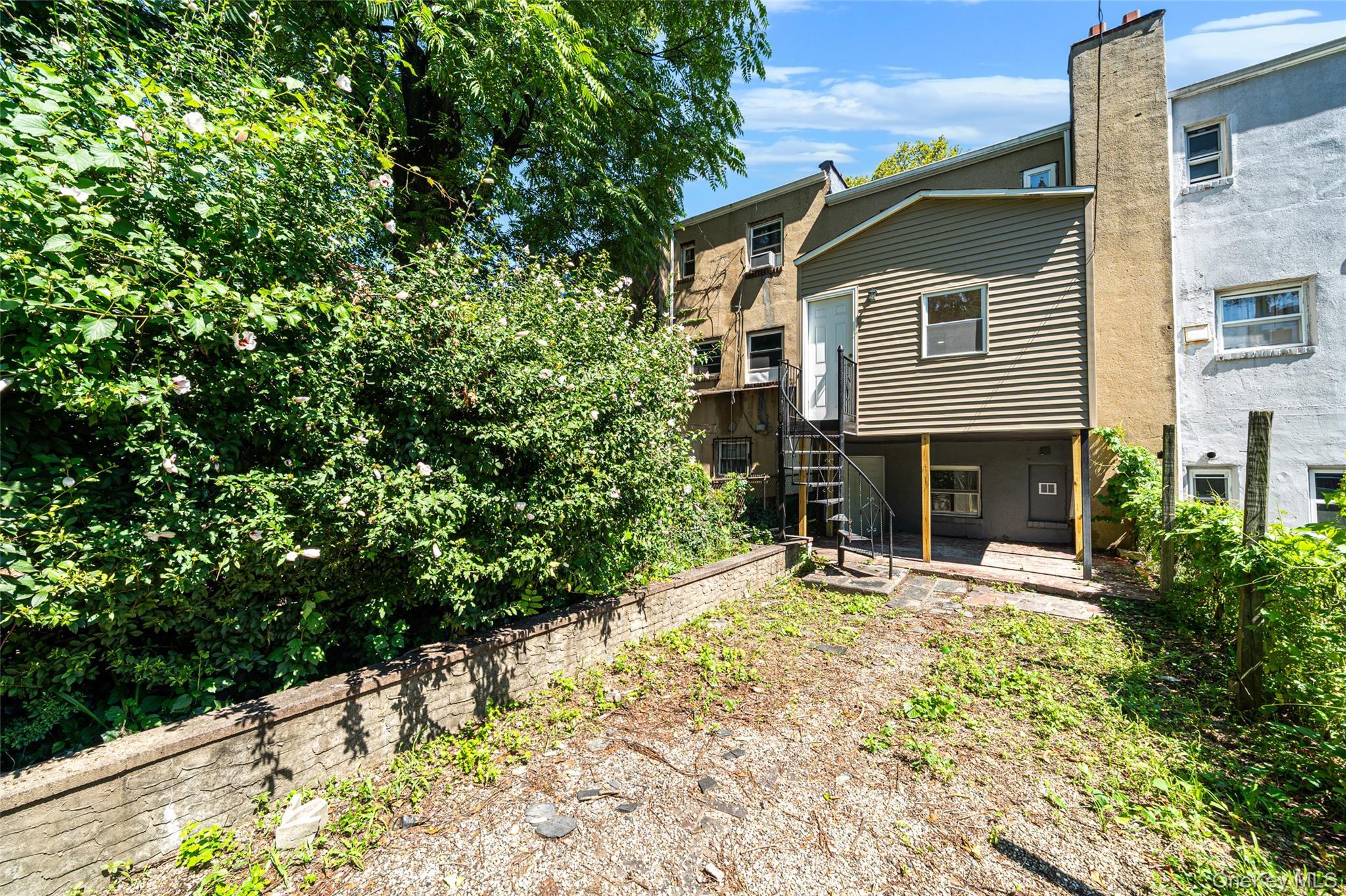 Single Family E 230th Street Bronx, NY 10466, MLS-1035873-35