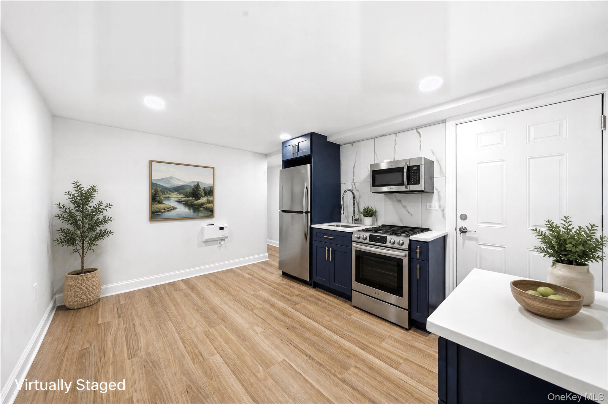 Single Family E 230th Street Bronx, NY 10466, MLS-1035873-9
