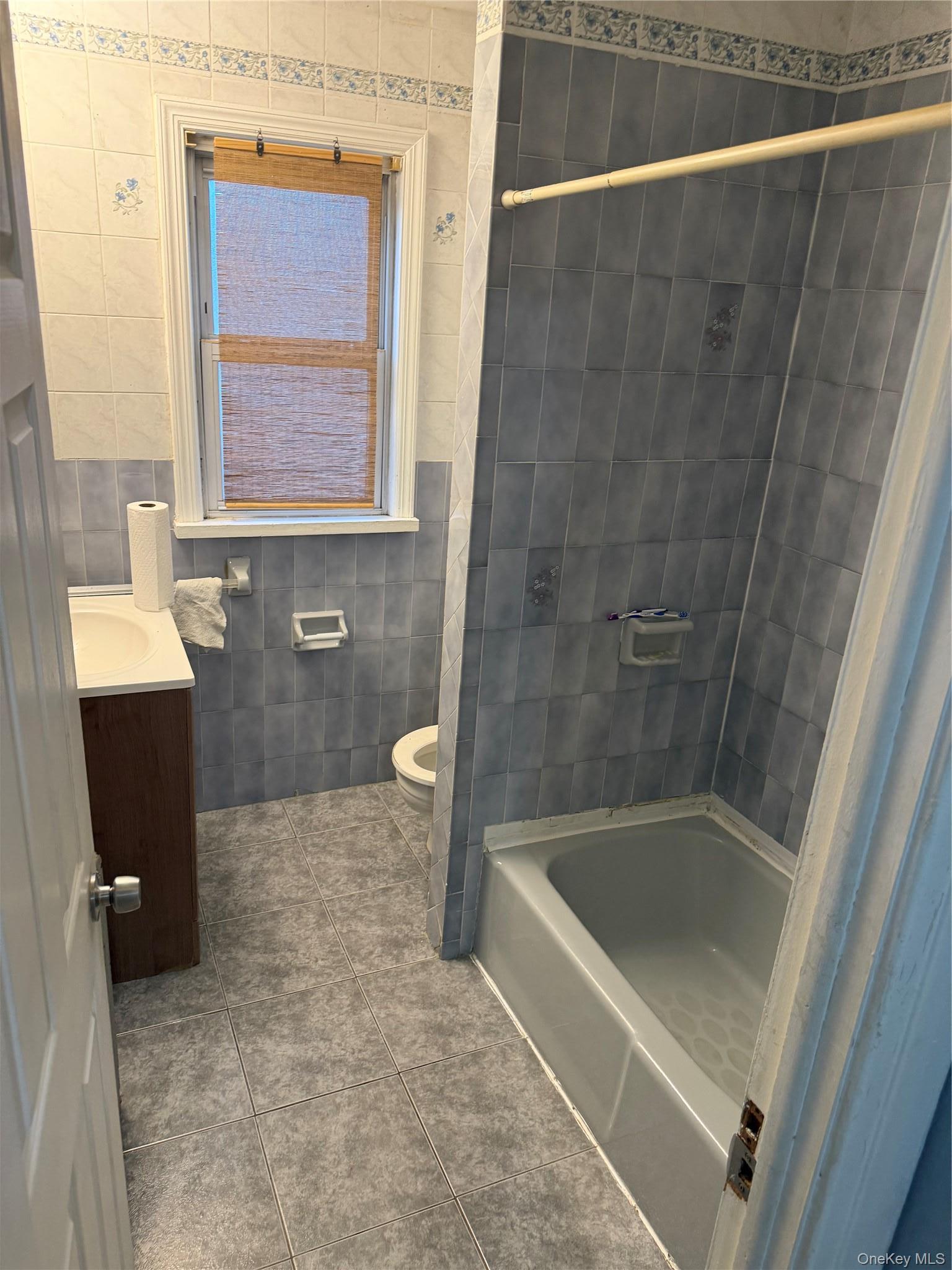 Single Family Hollis Avenue  Queens, NY 11429, MLS-1035878-11