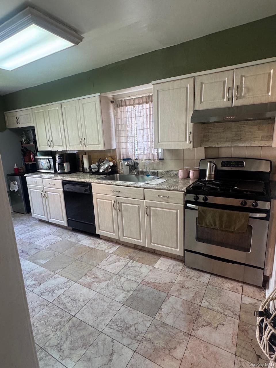 Single Family Hollis Avenue  Queens, NY 11429, MLS-1035878-6