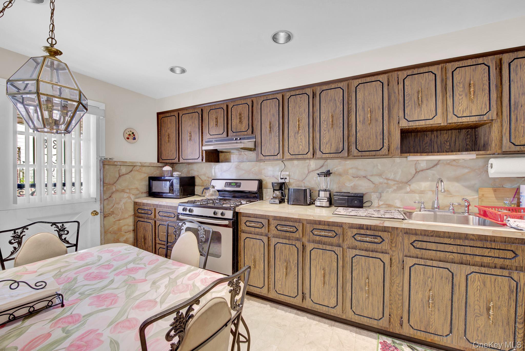 Single Family 68 Th Place  Queens, NY 11385, MLS-1035926-6