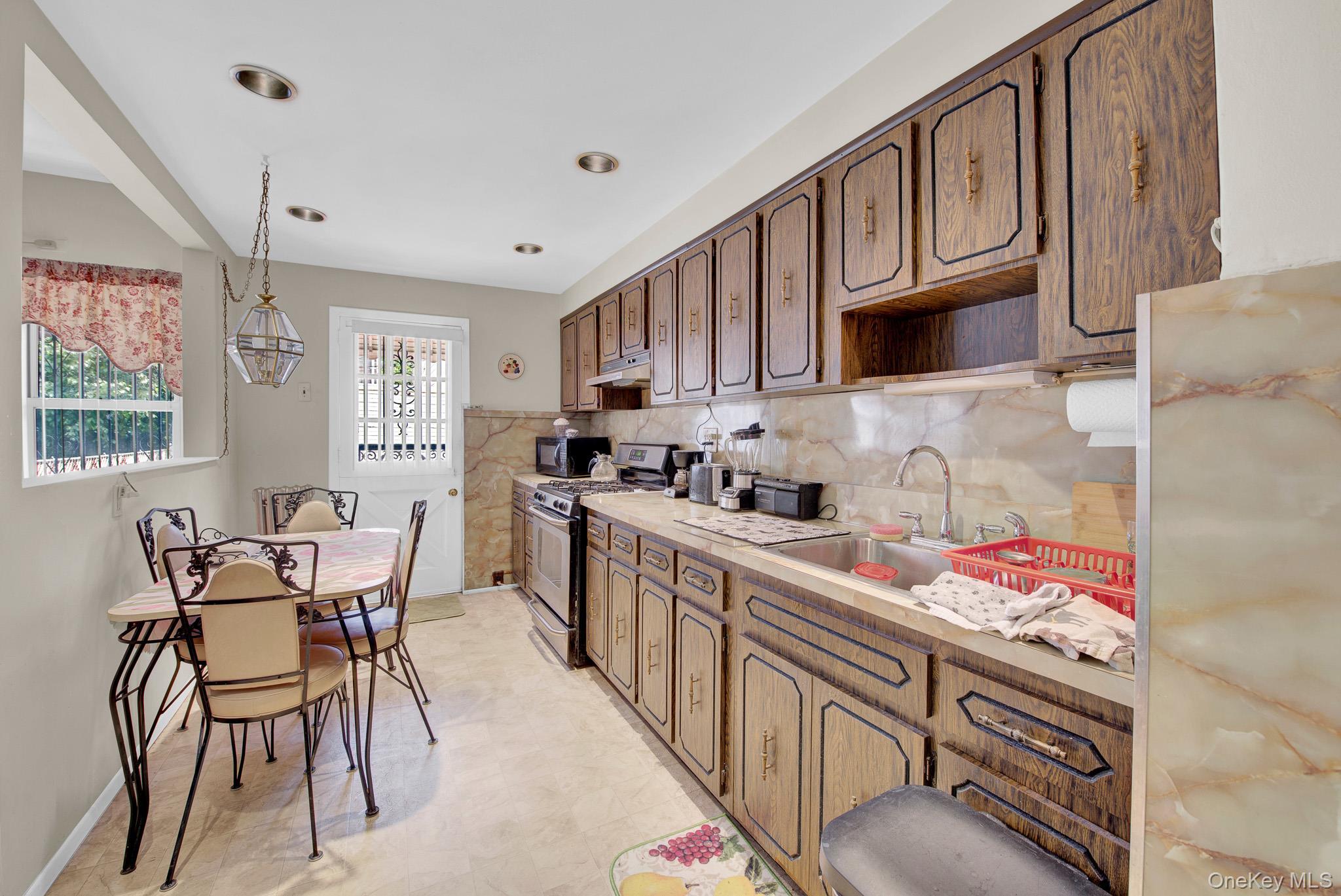 Single Family 68 Th Place  Queens, NY 11385, MLS-1035926-7