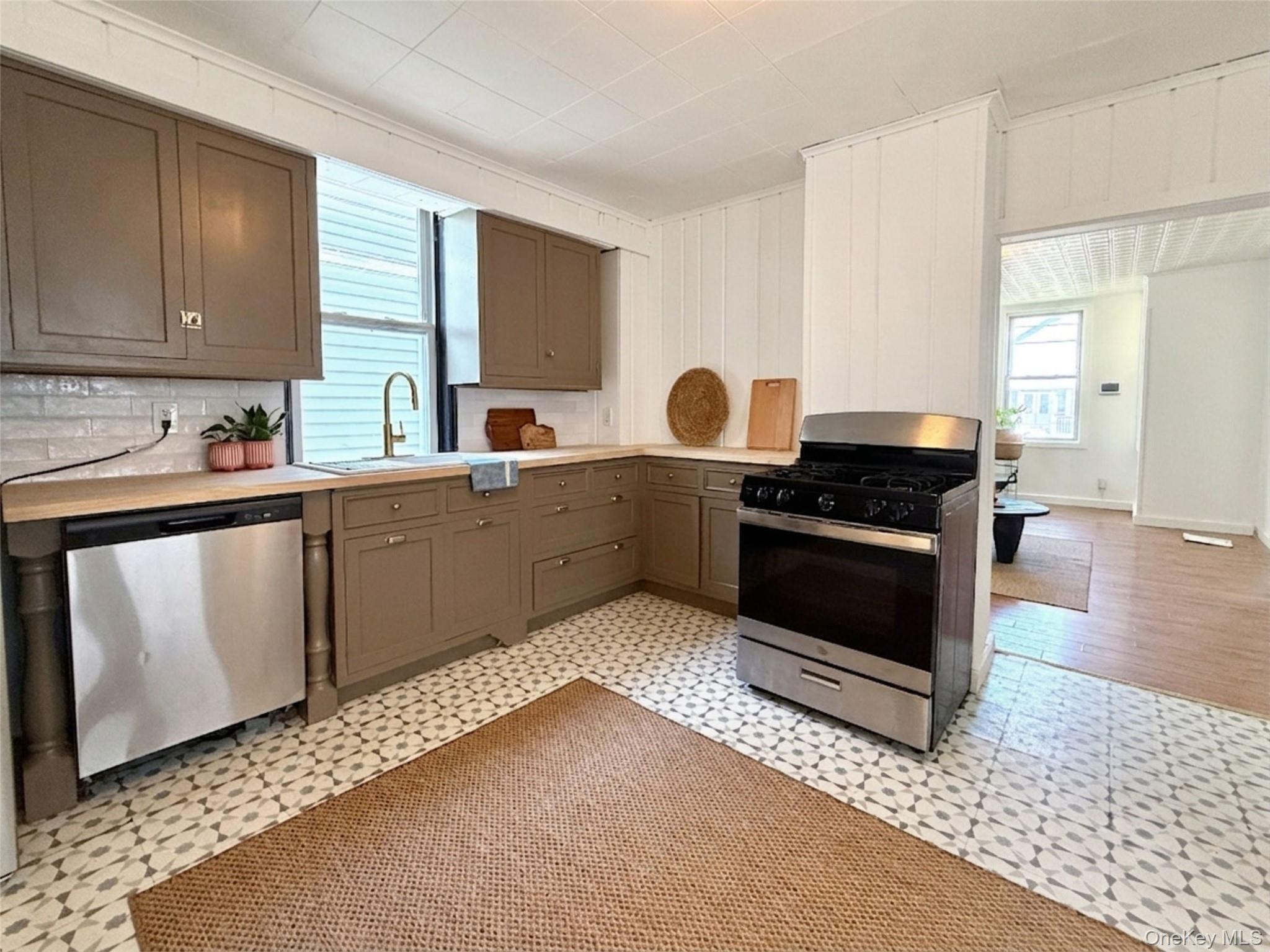 Single Family Elmendorf Street Ulster County, NY 12401, MLS-1035948-5