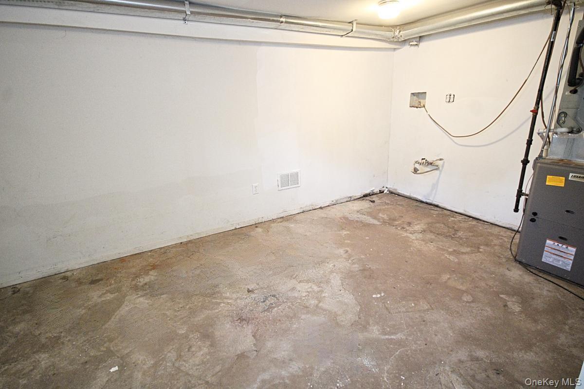 Single Family Abbey Road Staten Island, NY 10308, MLS-1035975-17