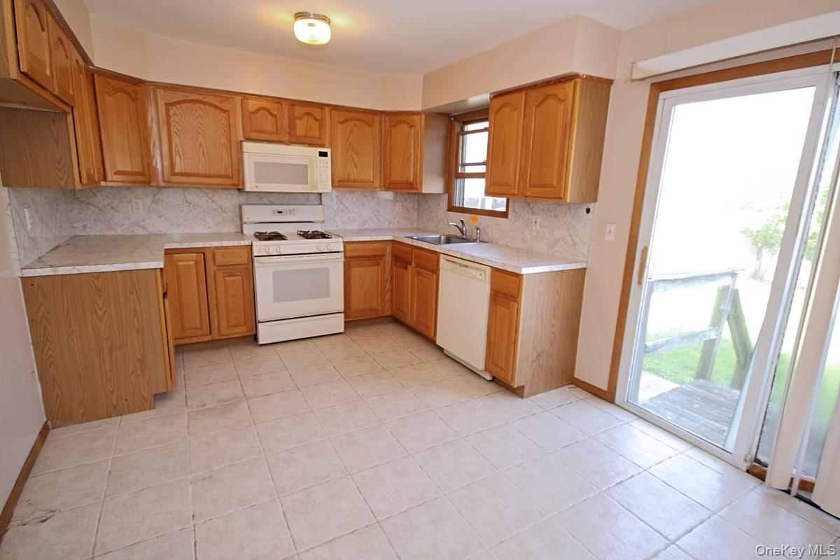 Single Family Abbey Road Staten Island, NY 10308, MLS-1035975-4