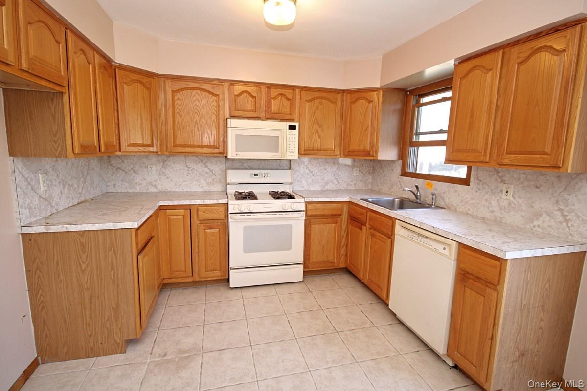 Single Family Abbey Road Staten Island, NY 10308, MLS-1035975-5