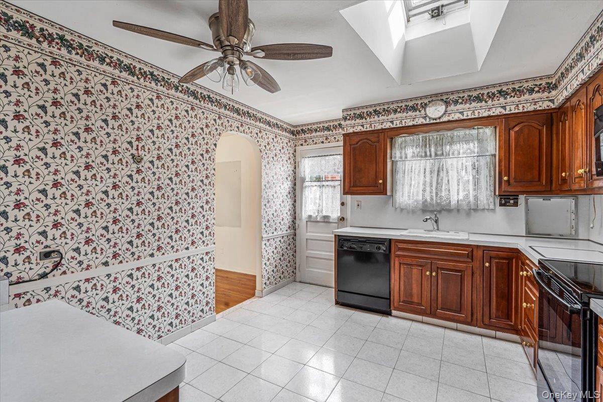 Single Family 14th Avenue  Queens, NY 11357, MLS-1035982-10
