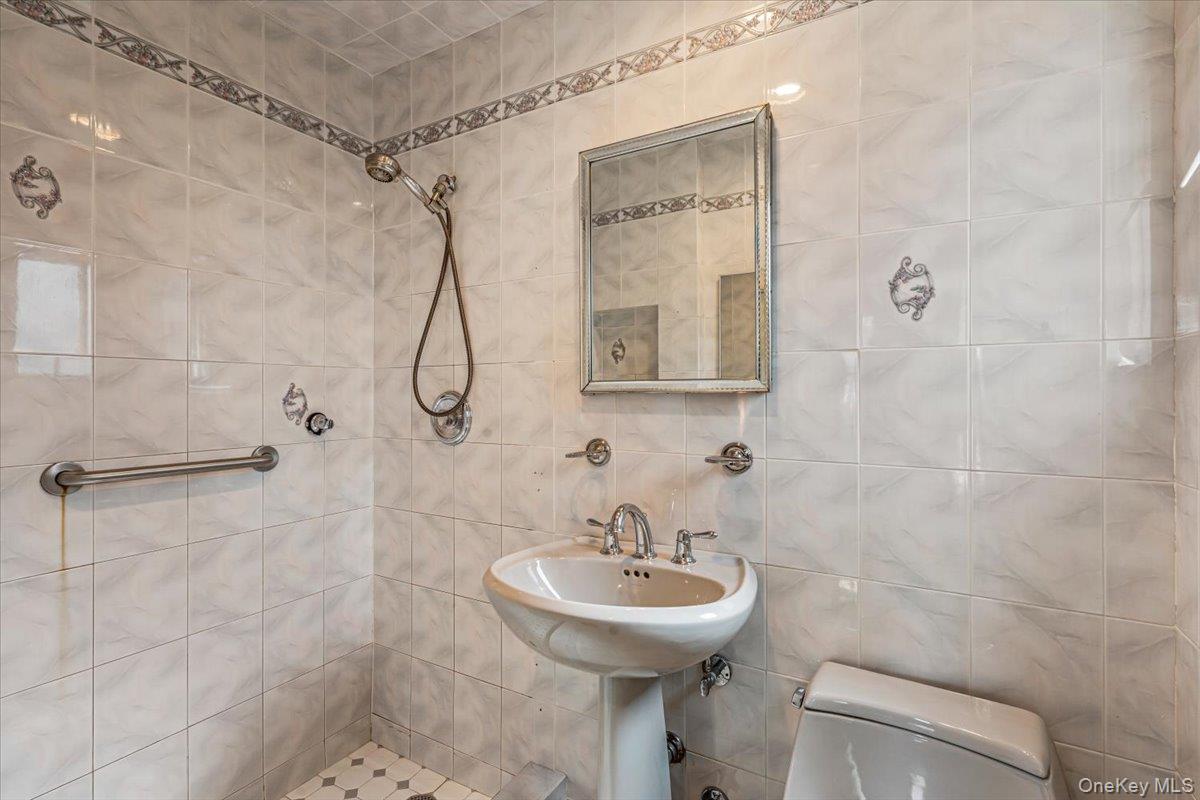 Single Family 14th Avenue  Queens, NY 11357, MLS-1035982-14