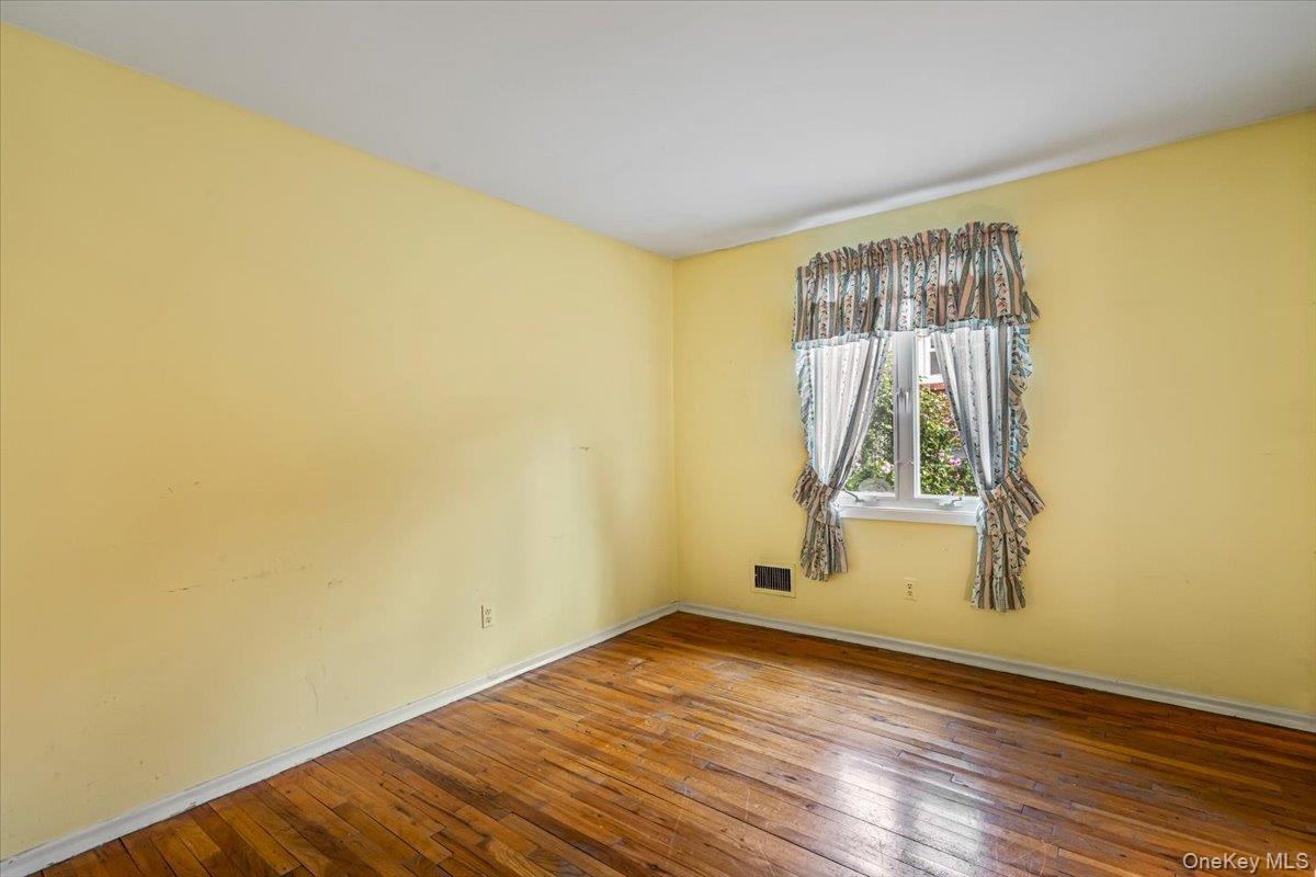 Single Family 14th Avenue  Queens, NY 11357, MLS-1035982-17