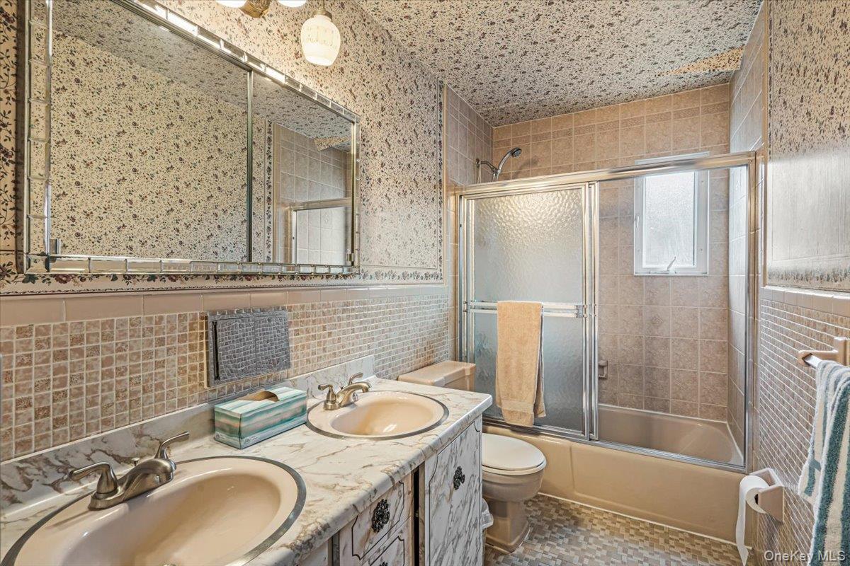 Single Family 14th Avenue  Queens, NY 11357, MLS-1035982-18
