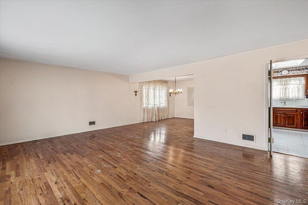 Single Family 14th Avenue  Queens, NY 11357, MLS-1035982-3