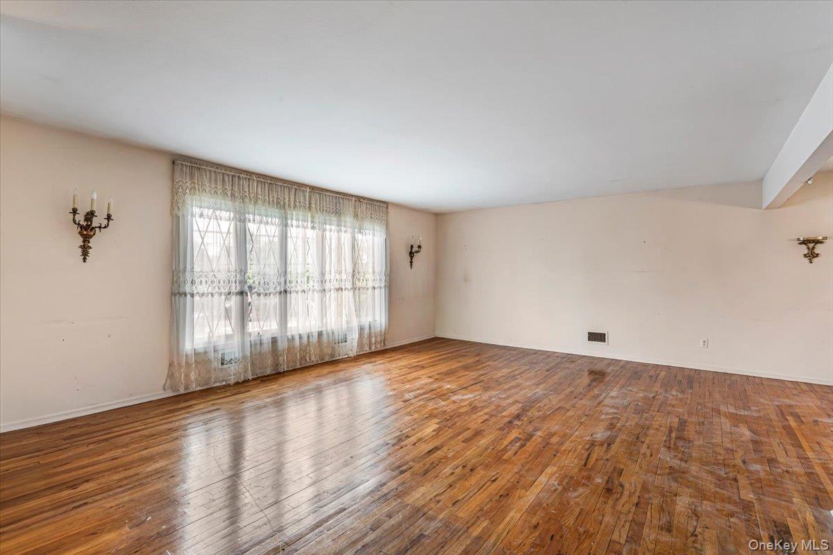 Single Family 14th Avenue  Queens, NY 11357, MLS-1035982-4