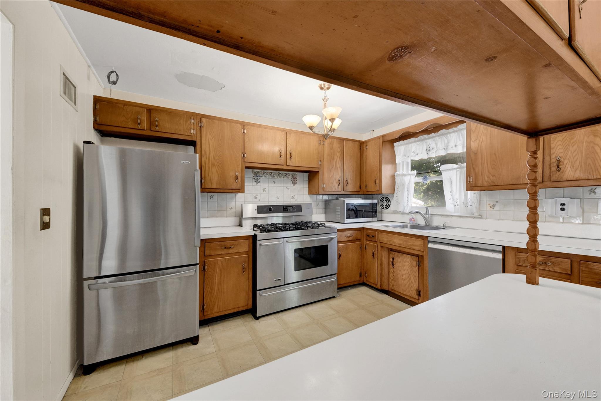 Single Family Stockbridge Road Westchester County, NY 10710, MLS-1036000-11
