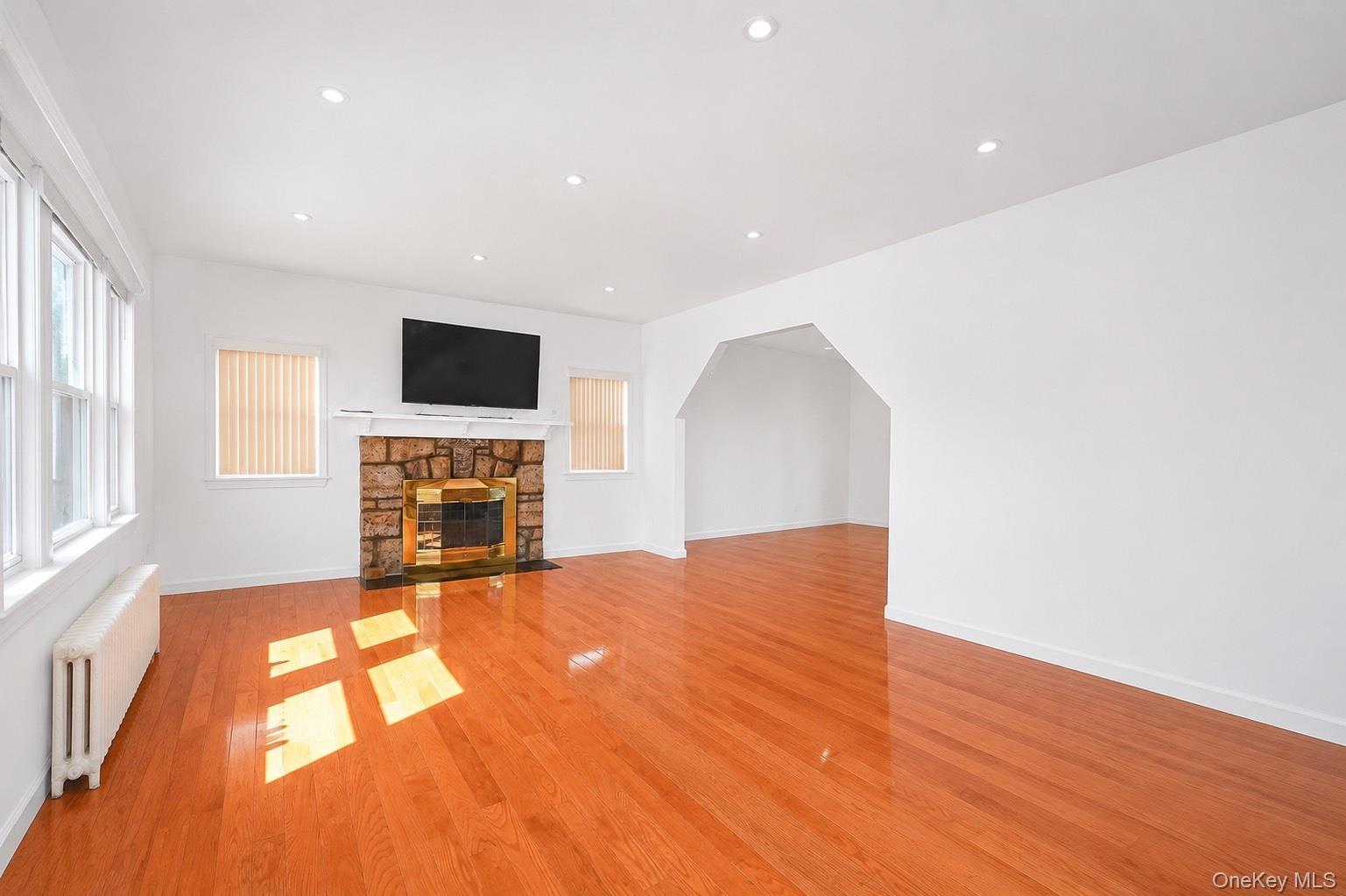 Single Family 16th Avenue Queens, NY 11357, MLS-1036013-4