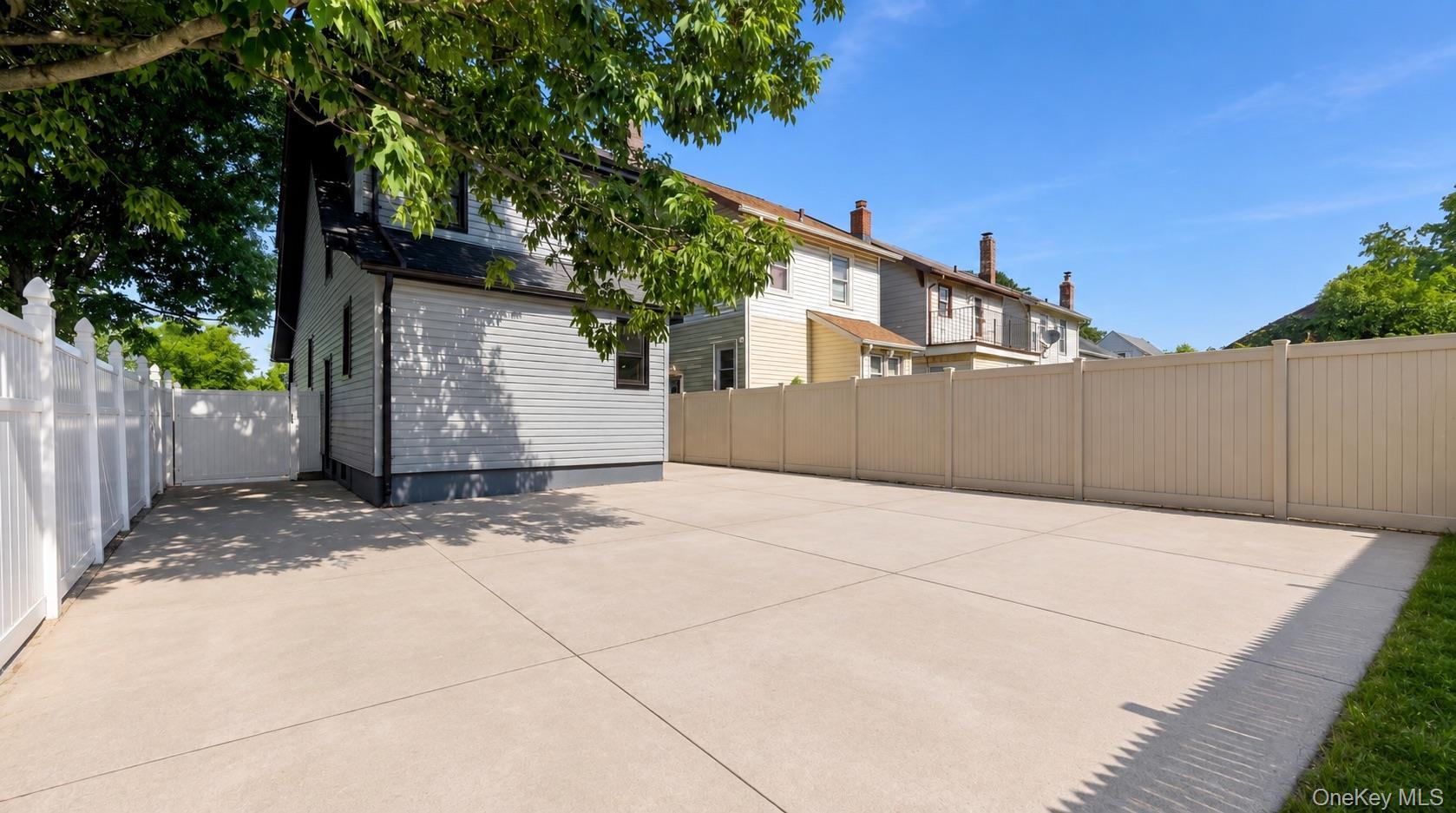 Single Family 200th Street  Queens, NY 11423, MLS-1036023-22