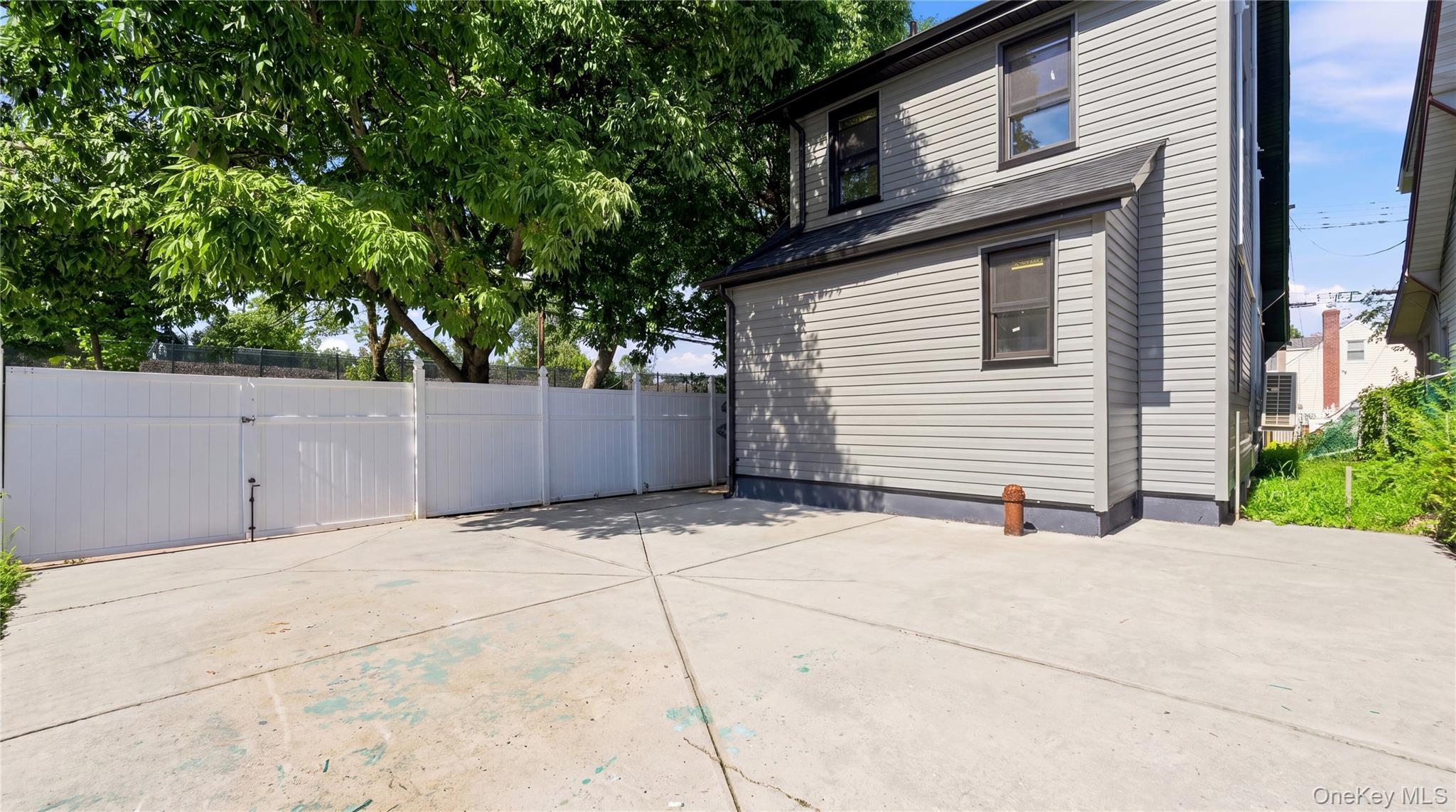 Single Family 200th Street  Queens, NY 11423, MLS-1036023-23