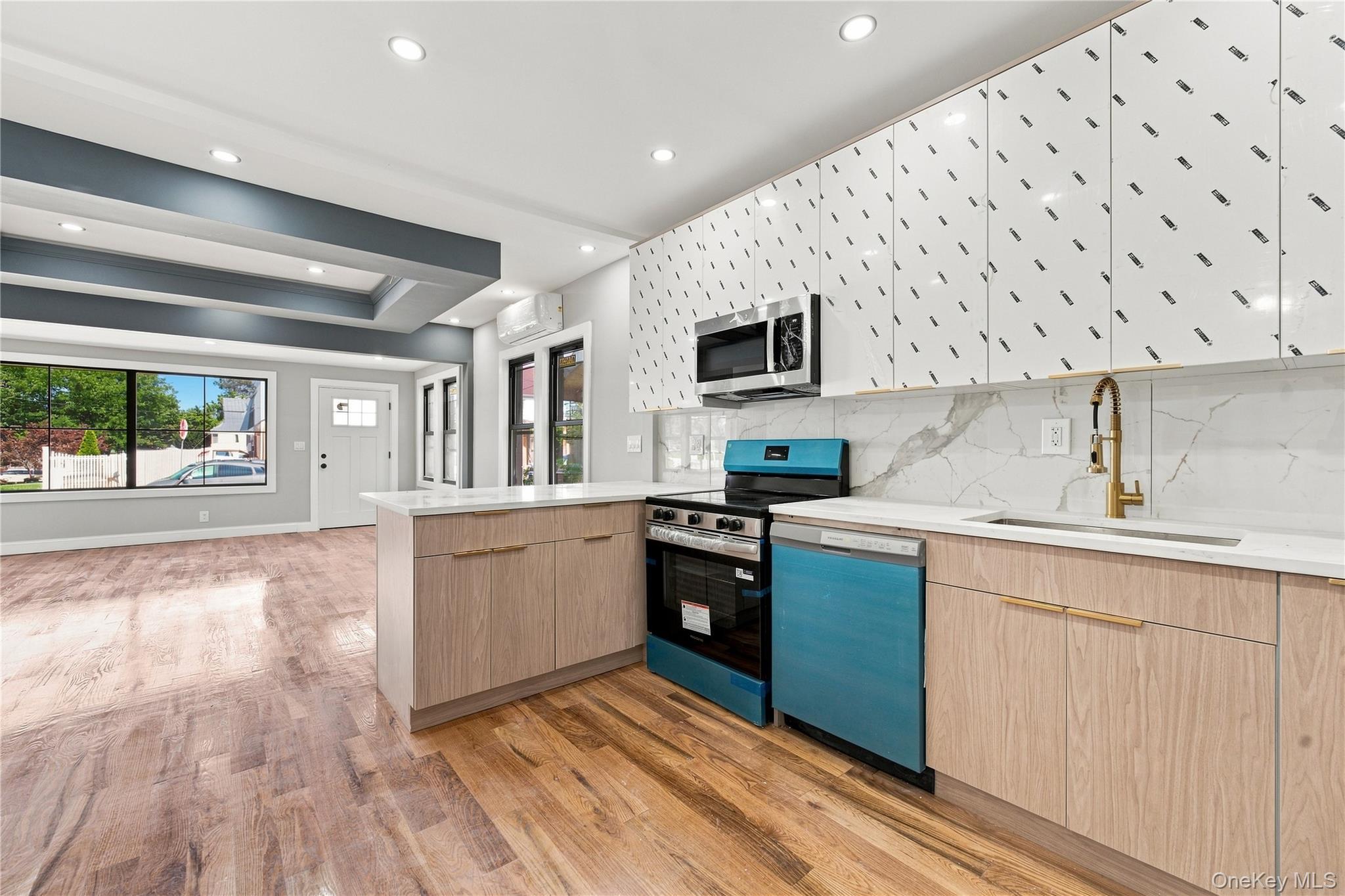 Single Family 200th Street  Queens, NY 11423, MLS-1036023-8