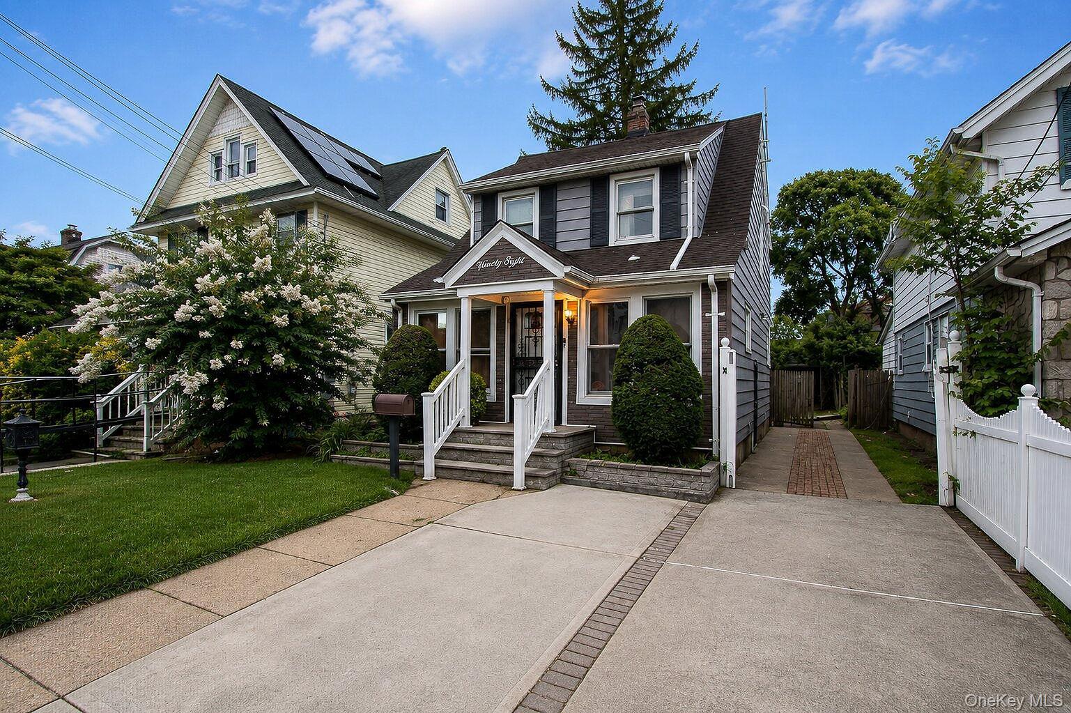 Single Family Willow Avenue  Nassau County, NY 11550, MLS-1036056-2