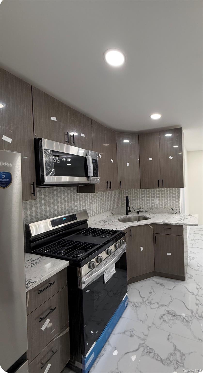 Single Family Merry Avenue Bronx, NY 10461, MLS-1036062-10