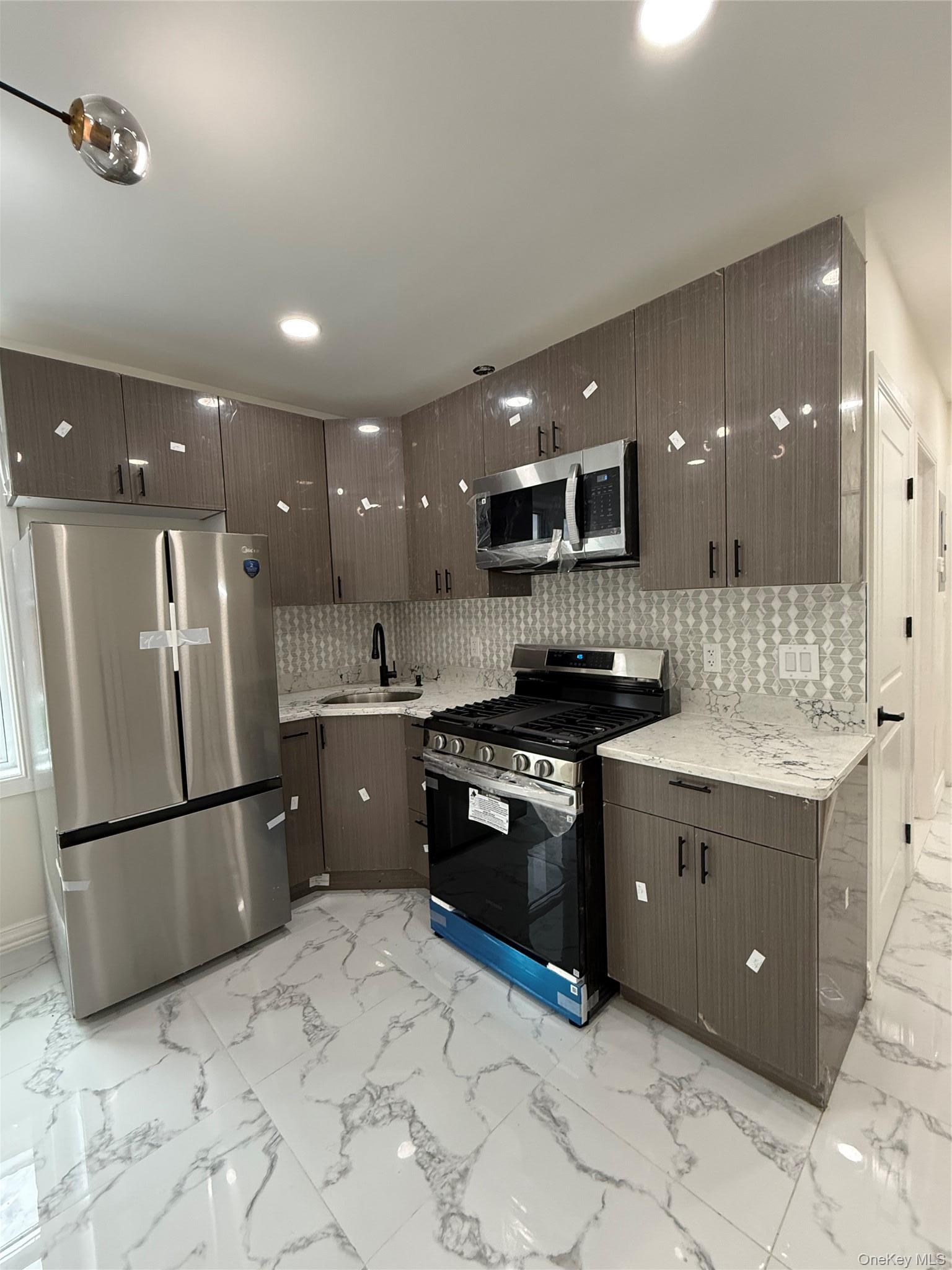 Single Family Merry Avenue Bronx, NY 10461, MLS-1036062-16