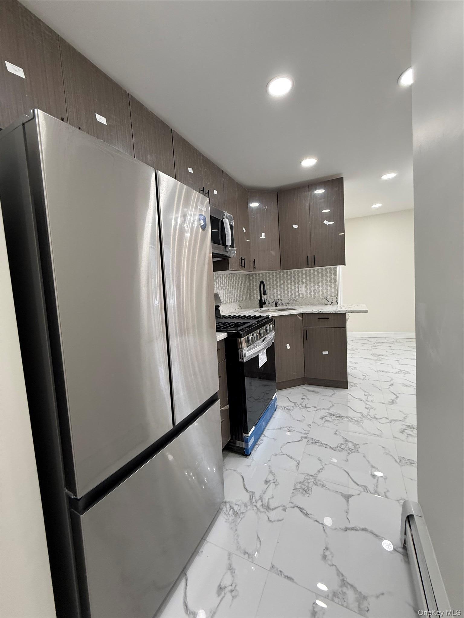 Single Family Merry Avenue Bronx, NY 10461, MLS-1036062-35