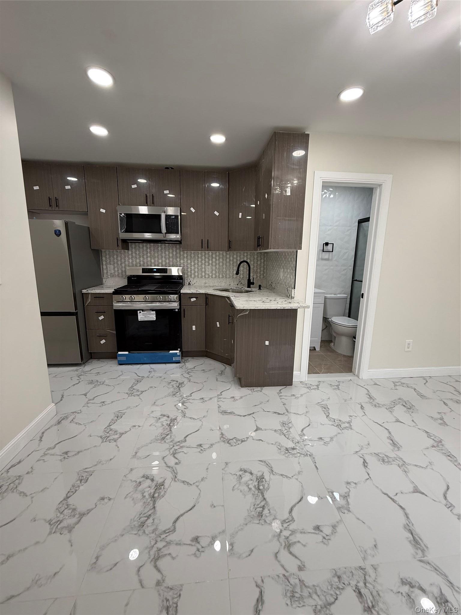 Single Family Merry Avenue Bronx, NY 10461, MLS-1036062-37